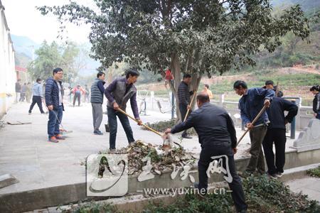 2月28日，華寧縣在全縣范圍內集中開展“我愛我家  城鄉人居環境清潔行動”。