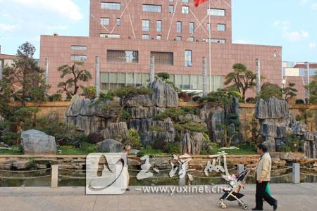 市民在高新區科技公園內游玩