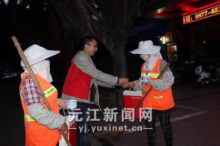 為環衛工人送上湯圓