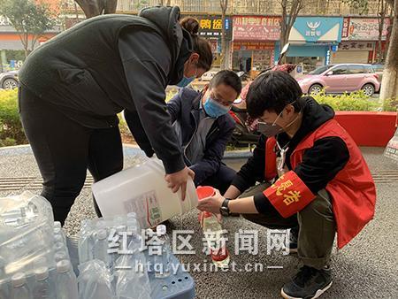 紅塔區大學生志愿者助力疫情防控工作