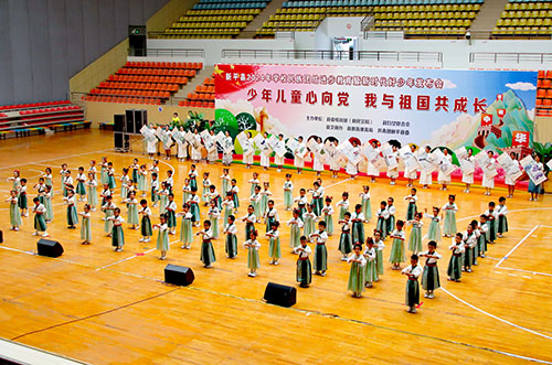 新平：少年兒童心向黨 我與祖國共成長.jpg