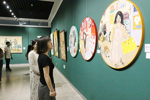 玉溪師院美術學院畢業生作品展開展.jpg