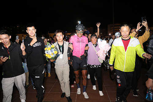 挑戰騎行珠峰大本營玉溪小伙勝利歸來.jpg