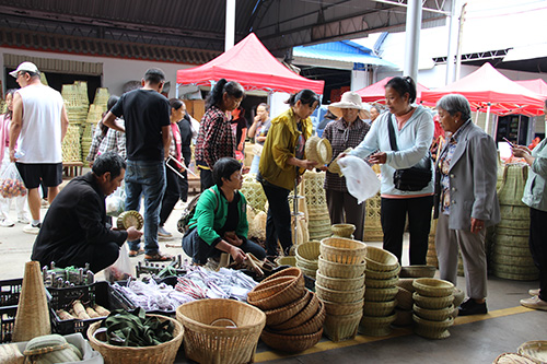 新村村:做“竹”文章綠海生“金”.jpg 新村村:做“竹”文章綠海生“金”.jpg