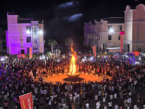 魅力僑鄉(xiāng)歡度火把節(jié).jpg 魅力僑鄉(xiāng)歡度火把節(jié).jpg