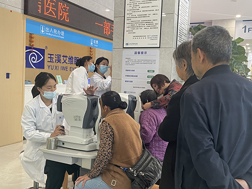 公益活動關愛老年人眼健康.jpg 公益活動關愛老年人眼健康.jpg