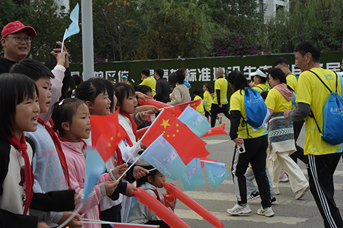 參加生態(tài)公益行活動(dòng) 爭當(dāng)生態(tài)文明踐行者4.jpg