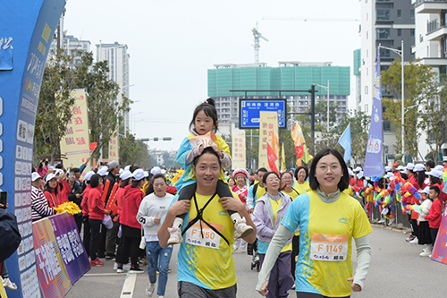 參加生態(tài)公益行活動(dòng) 爭當(dāng)生態(tài)文明踐行者5.jpg