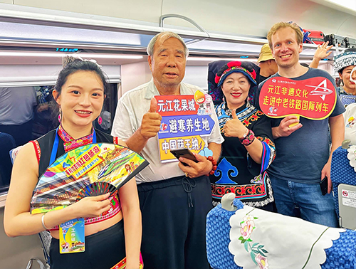 搭乘“鋼鐵巨龍” 奏響發展新樂章1.jpg