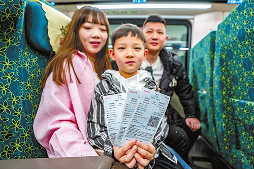 搭乘“鋼鐵巨龍” 奏響發展新樂章3.jpg