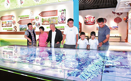 搭乘“鋼鐵巨龍” 奏響發展新樂章4.jpg