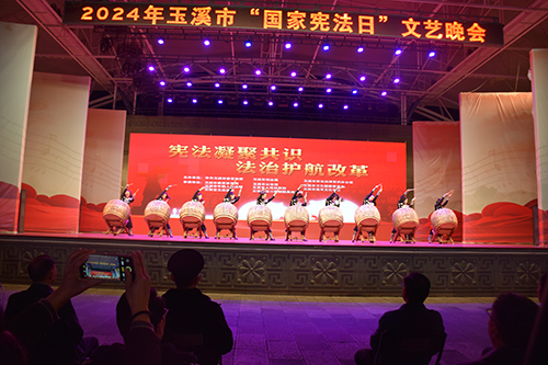 我市舉行國家憲法日文藝晚會.jpg