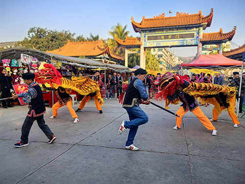 甘莊花街節(jié)民族風情濃.jpg