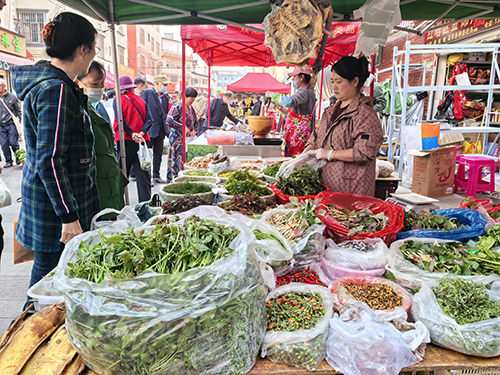 春菜大量上市 市民爭相選購.jpg