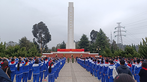 致敬英烈 砥礪前行1.jpg