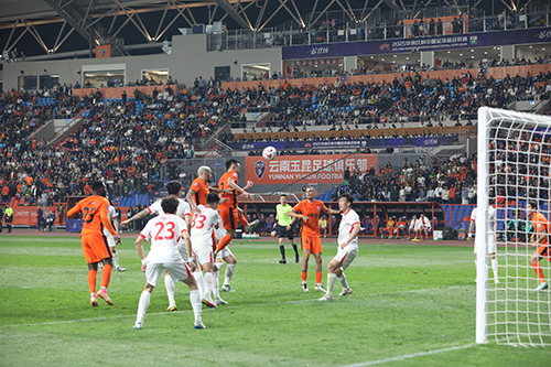 2萬余名球迷見證云南玉昆中超主場首勝3.jpg