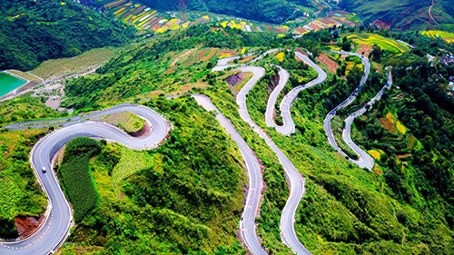 綠汁鎮(zhèn)打造騎行愛好者夢想賽道.jpg 綠汁鎮(zhèn)打造騎行愛好者夢想賽道.jpg