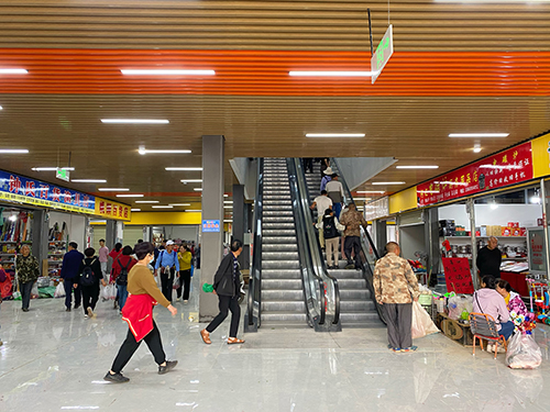 易門商貿城投用為縣域經濟發展注入新活力.jpg 易門商貿城投用為縣域經濟發展注入新活力.jpg