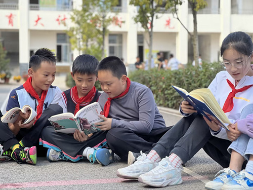 書(shū)香滿校園 閱讀伴成長(zhǎng).jpg