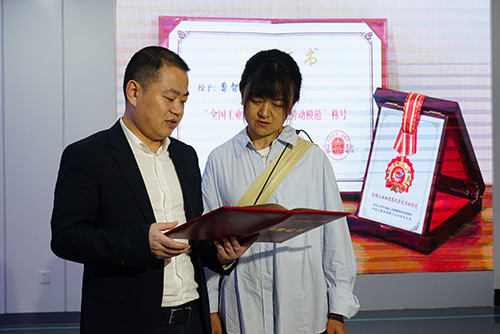 匠心鑄藥魂 擔(dān)當(dāng)踐初心.jpg