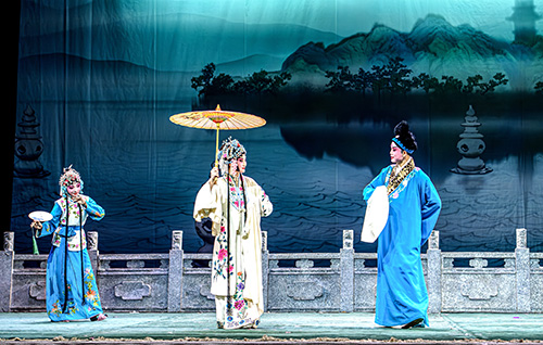 玉溪推出青春版滇劇《白蛇傳》.jpg