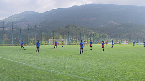 中小學校園足球聯(lián)賽進入決賽階段.jpg 中小學校園足球聯(lián)賽進入決賽階段.jpg