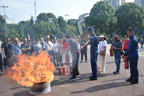 “百隊千鄉萬場”院壩消防宣傳活動進社區.jpg