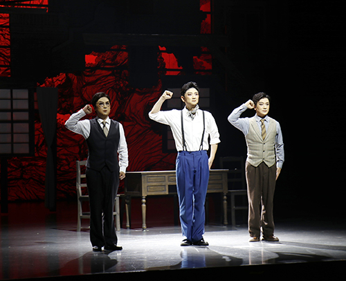大型原創現代花燈戲《聶耳》成功首演.jpg