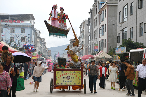 “梨花夜市”璀璨綻放激活鄉村振興新動能.jpg “梨花夜市”璀璨綻放激活鄉村振興新動能.jpg