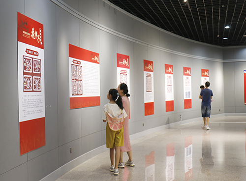 鄂州雕花剪紙展走進玉溪.jpg 鄂州雕花剪紙展走進玉溪.jpg