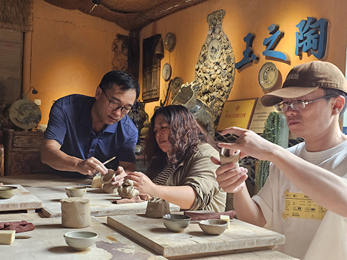 “足行玉溪 悅享旅居”2025全國(guó)主流媒體行活動(dòng)走進(jìn)玉溪.jpg “足行玉溪 悅享旅居”2025全國(guó)主流媒體行活動(dòng)走進(jìn)玉溪.jpg