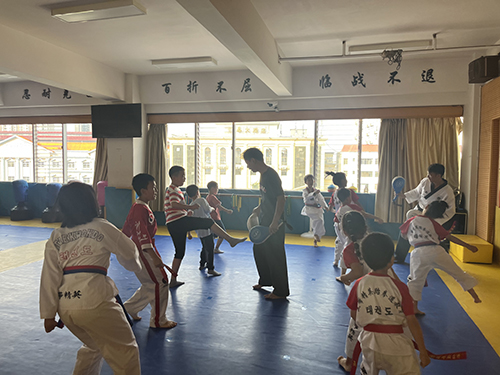 暑期興趣班點亮孩子多彩假期.jpg 暑期興趣班點亮孩子多彩假期.jpg