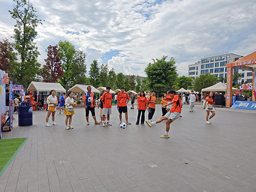 啤酒音樂節(jié)點(diǎn)燃高原主場(chǎng)激情.jpg 啤酒音樂節(jié)點(diǎn)燃高原主場(chǎng)激情.jpg