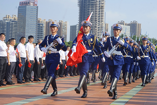 我市舉辦八一建軍節“同升國旗·同唱國歌”活動.jpg 我市舉辦八一建軍節“同升國旗·同唱國歌”活動.jpg