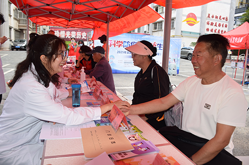 玉溪市縣一體化腫瘤防治體系建設成效顯著.jpg 玉溪市縣一體化腫瘤防治體系建設成效顯著.jpg