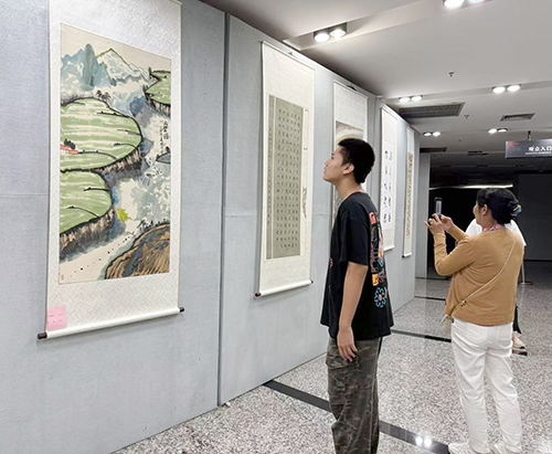 紅塔區老干部書畫協會2025年書畫展開展.jpg 紅塔區老干部書畫協會2025年書畫展開展.jpg