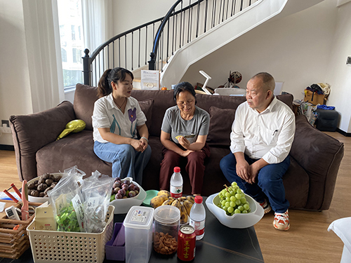 葫田社區“銀齡守護卡”情暖老人心.jpg 葫田社區“銀齡守護卡”情暖老人心.jpg