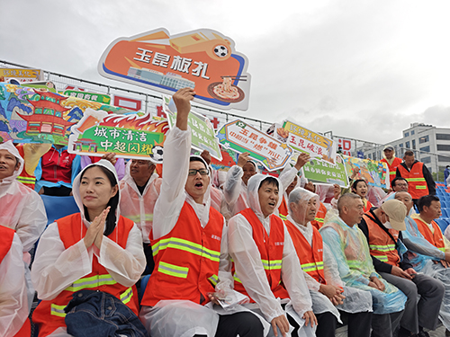 中超公益看臺致敬城市建設者.jpg