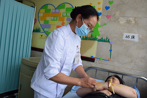 三十五載守護點亮生命之光.jpg 三十五載守護點亮生命之光.jpg