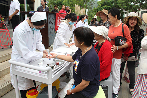 路居鎮(zhèn)星嶼海黨群服務(wù)站和醫(yī)務(wù)室揭牌運(yùn)行.jpg 路居鎮(zhèn)星嶼海黨群服務(wù)站和醫(yī)務(wù)室揭牌運(yùn)行.jpg