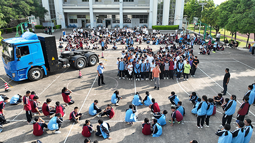 交通安全實景課筑牢學生安全防線.jpg 交通安全實景課筑牢學生安全防線.jpg