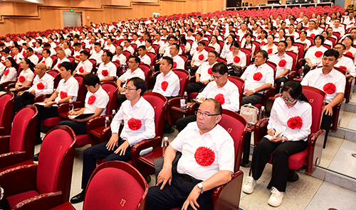 我市召開慶祝第41個教師節(jié)大會.jpg 我市召開慶祝第41個教師節(jié)大會.jpg