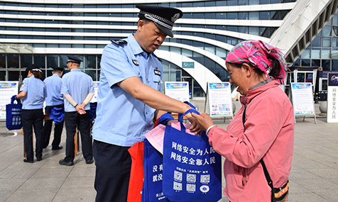 玉溪多部門聯(lián)合開展國(guó)家網(wǎng)絡(luò)安全宣傳周活動(dòng)