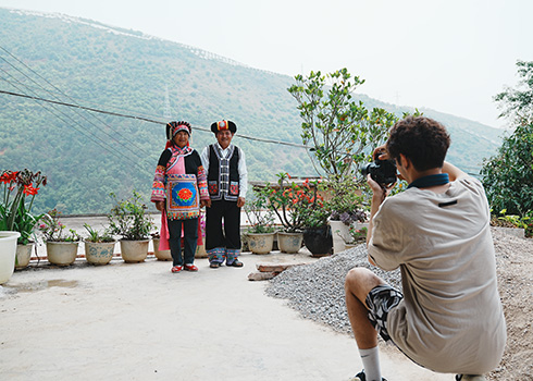 公益拍攝溫暖留守老人