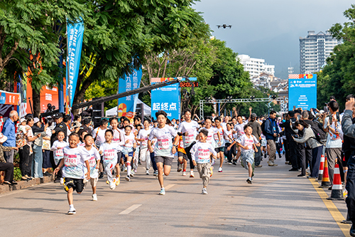 2025云南九大高原湖泊山水聯(lián)賽撫仙湖站比賽舉行.jpg 2025云南九大高原湖泊山水聯(lián)賽撫仙湖站比賽舉行.jpg