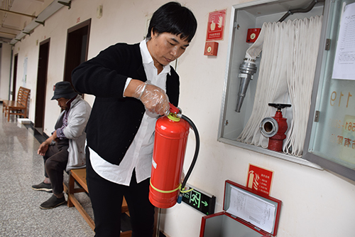 —— —記華寧縣社會福利與救助中心安保員李玉萍.jpg