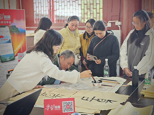 農人研墨習書畫 鄉土文明潤精神.jpg