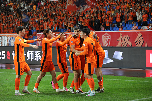 雨中激戰(zhàn)熱情不減 “高原主場”圓滿收官.jpg