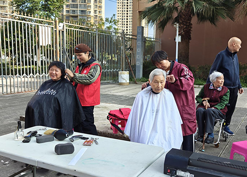 多彩敬老活動傳遞社會關愛.jpg 多彩敬老活動傳遞社會關愛.jpg