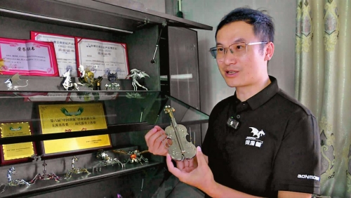 在冷冽金屬上書寫“鋼魔獸”傳奇1.jpg 在冷冽金屬上書寫“鋼魔獸”傳奇1.jpg